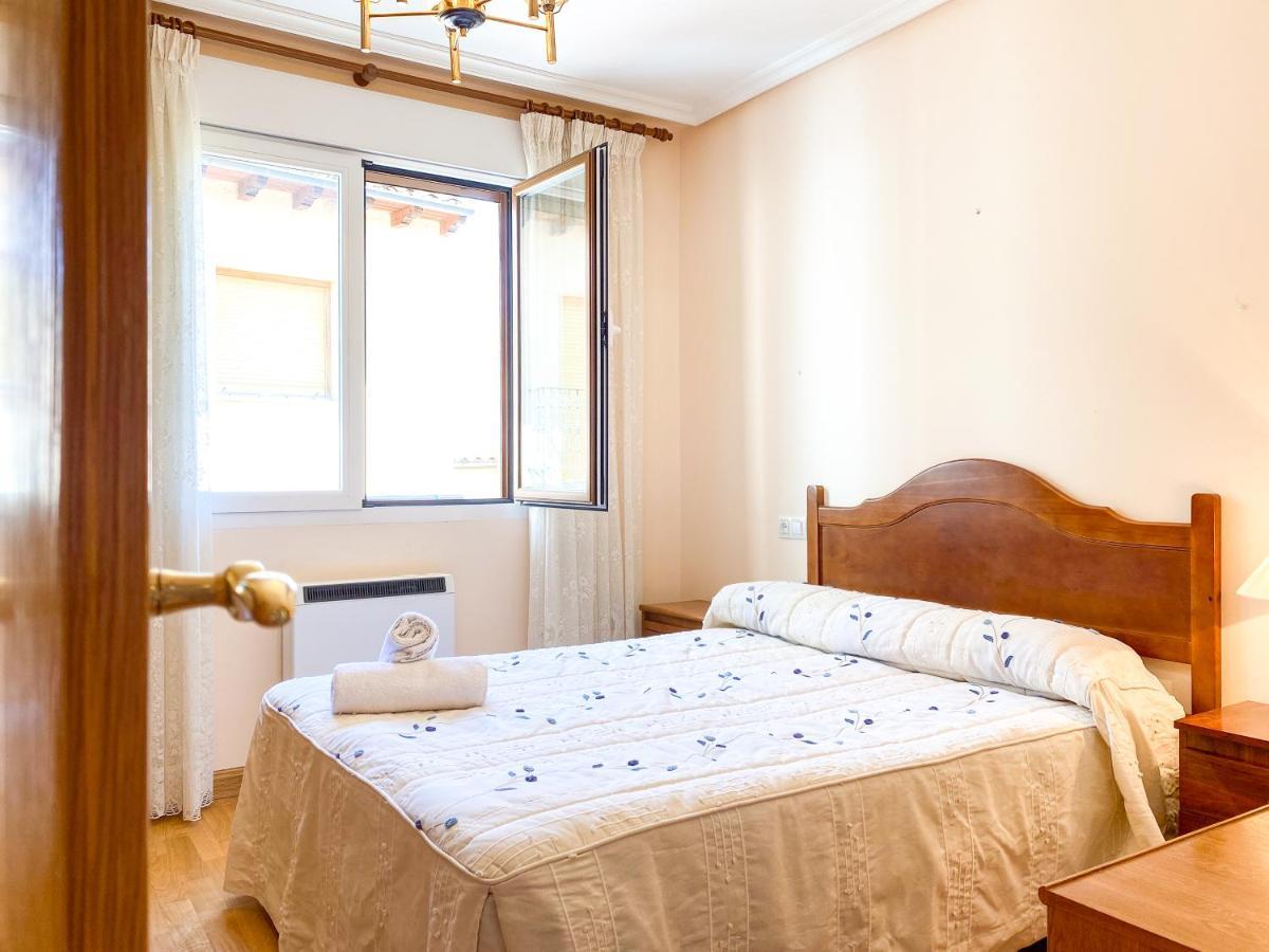 Vivienda Turistica Los Leones Berlanga de Duero Bagian luar foto